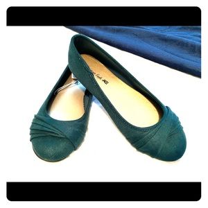 NWT Teal Flats